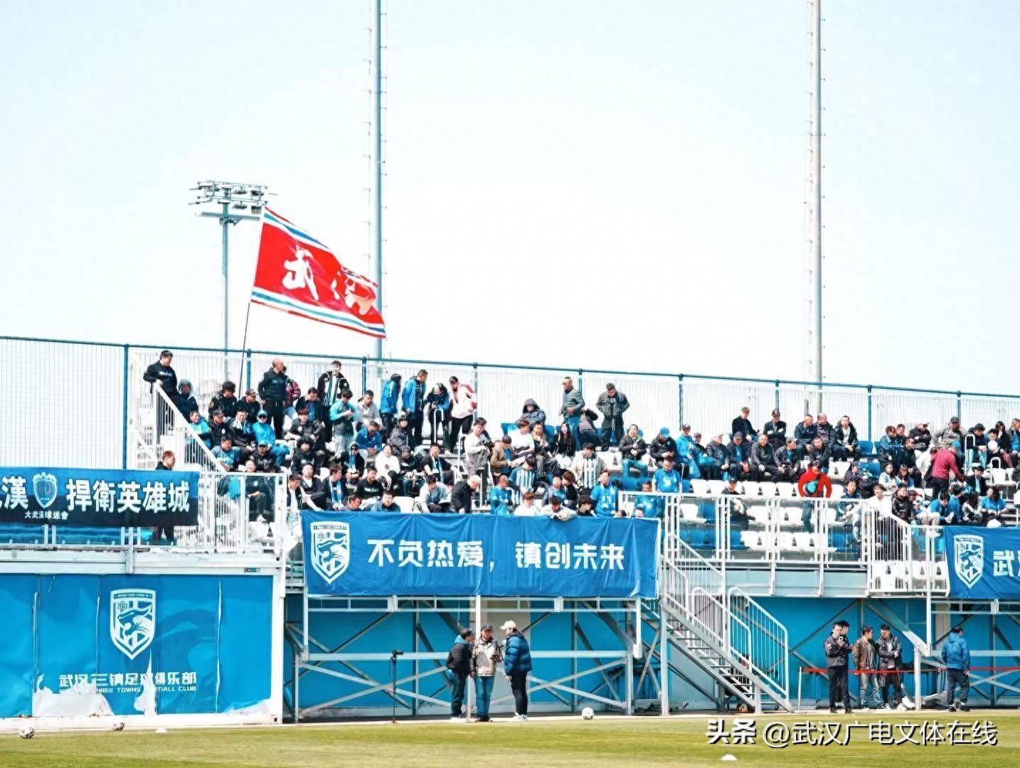 本菲卡打破进球荒，国米球迷集体高唱助威！